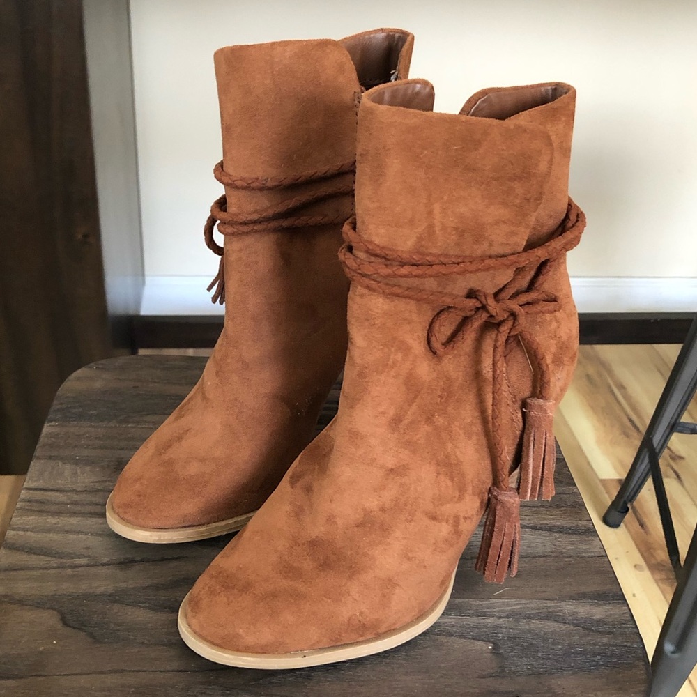 Booties w/ tie
